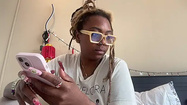 ChocolateCakeQueen online show from February 22, 2025, 8:31 pm