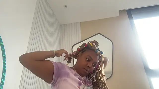 ChocolateCakeQueen online show from February 24, 2025, 12:26 pm