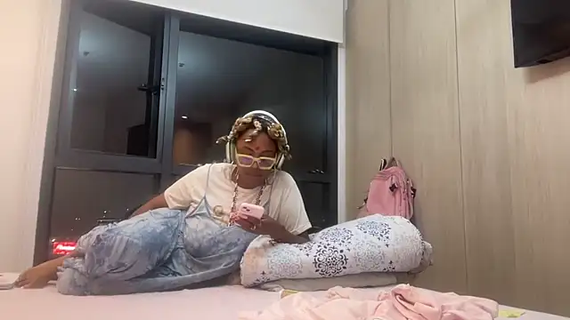 ChocolateCakeQueen online show from March 11, 2025, 1:26 am