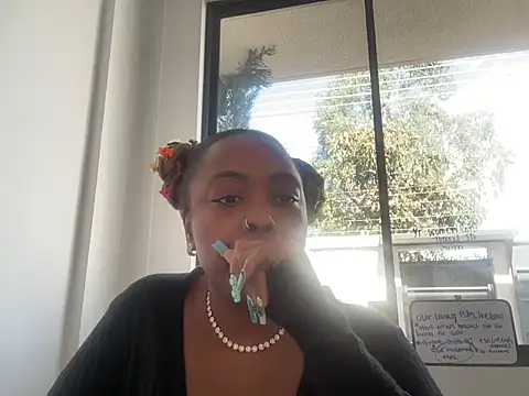 ChocolateCakeQueen online show from September 28, 2025, 7:41 pm