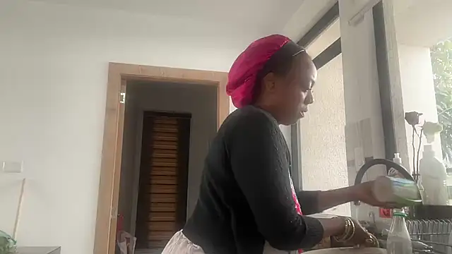 ChocolateCakeQueen online show from October 18, 2025, 3:02 pm