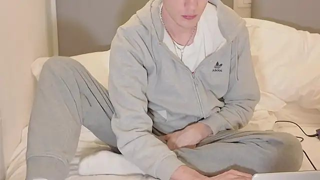 twinkyjd  online show from April 21, 2026, 9:39 pm