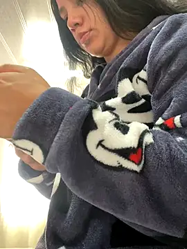 hannahb-e online show from November 12, 2025, 6:52 pm