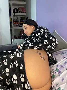 hannahb-e online show from April 21, 2026, 1:42 am