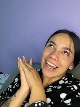 hannahb-e online show from April 21, 2026, 2:51 am