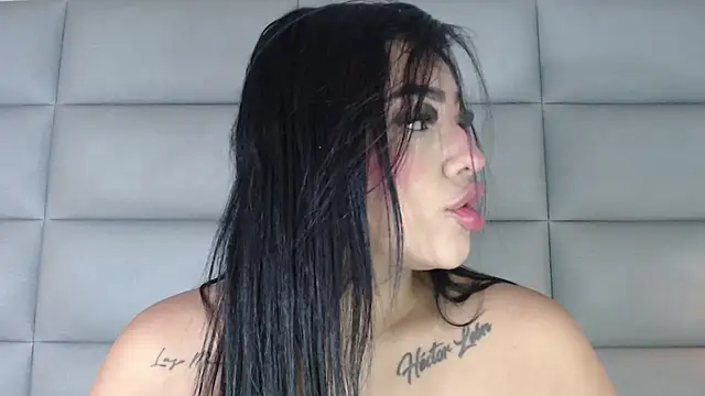 emily brontee  online show from December 6, 2024, 11:54 am