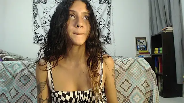 AlinaWoolf  online show from December 11, 2024, 2:52 am