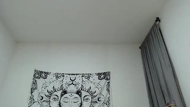 AlinaWoolf  online show from February 4, 2025, 5:42 am