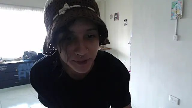 AlinaWoolf  online show from June 25, 2026, 5:17 pm