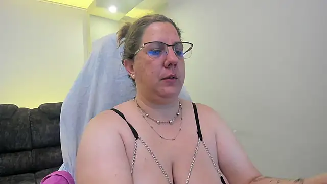 katie joness  online show from September 10, 2025, 1:00 pm