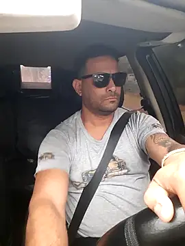 hecwil8 online show from November 4, 2025, 11:42 am