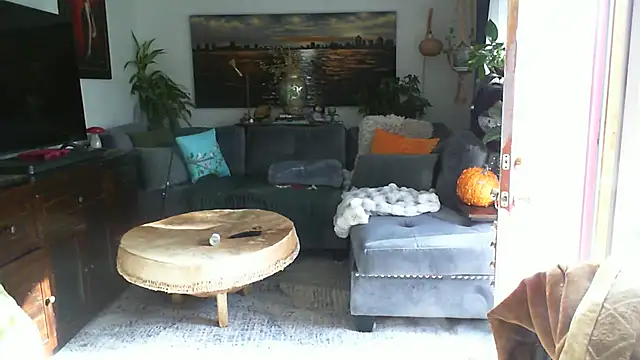 CeceilaMoon online show from November 10, 2025, 8:41 pm