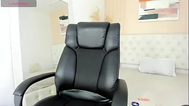 shenielxx online show from September 25, 2025, 1:37 pm