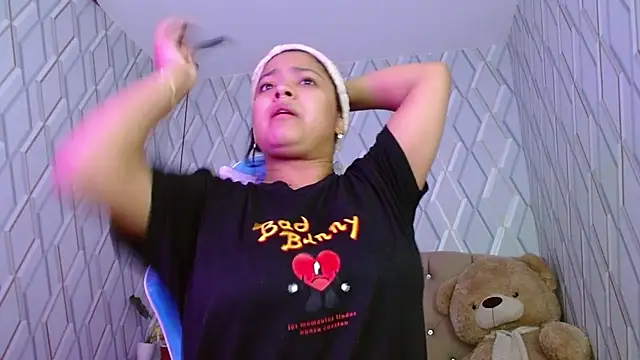 NicolleTaylor online show from February 19, 2025, 3:50 am