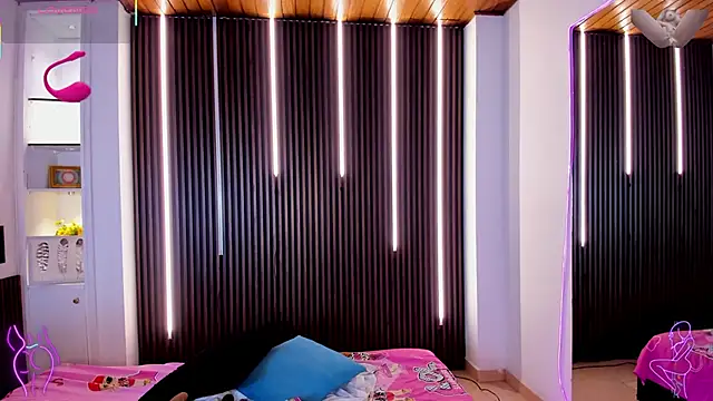 victoria mooree online show from February 26, 2026, 1:54 pm