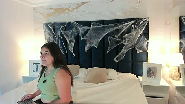 EVELIN MASON online show from October 9, 2025, 7:34 pm