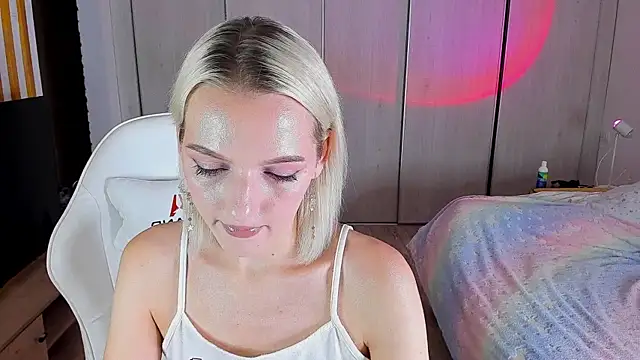 Snapshot of ice_pixie chatting on December 20, 2024, 3:42 pm ice pixie online show from December 20, 2024, 3:42 pm