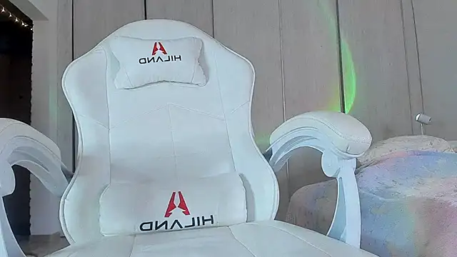 Snapshot of ice_pixie chatting on March 16, 2025, 5:17 pm ice pixie online show from March 16, 2025, 5:17 pm