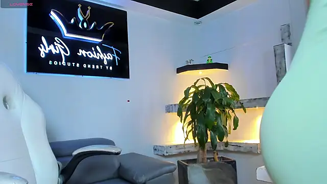 AnaRuiz online show from February 23, 2025, 9:37 pm