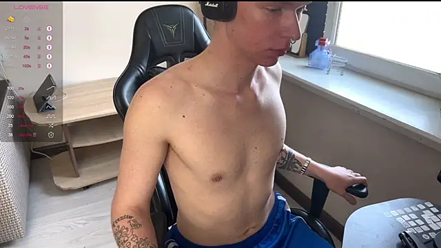 carthylovvve online show from April 17, 2026, 10:07 am