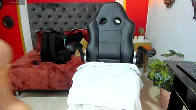 Tisha  lau online show from February 25, 2025, 1:39 pm