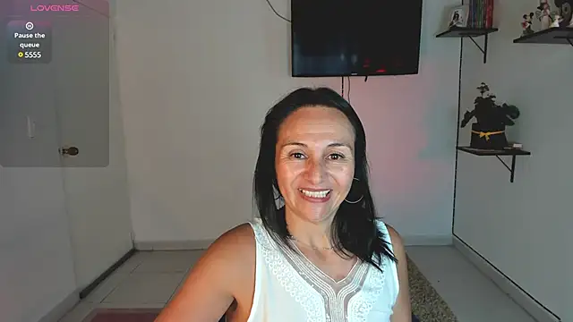 lollita 23  online show from January 15, 2025, 10:13 pm