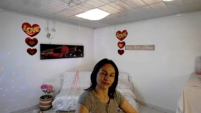 lollita 23  online show from April 20, 2026, 7:59 pm