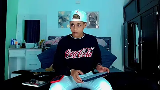 Liamscott  online show from September 28, 2025, 9:53 pm