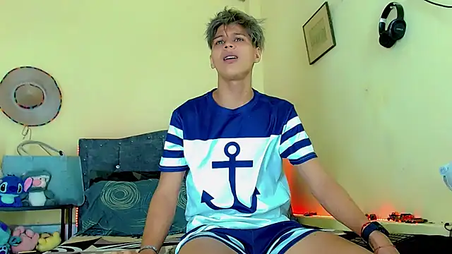 Liamscott  online show from April 8, 2026, 6:52 pm