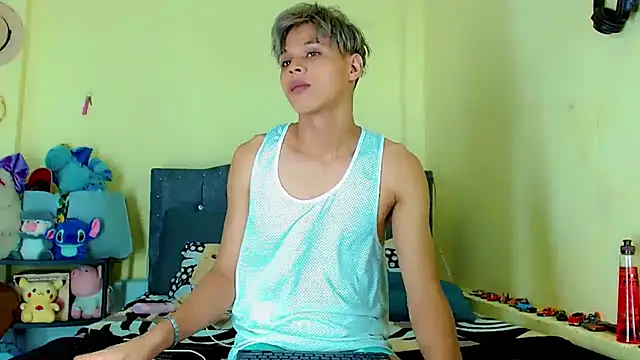 Liamscott  online show from April 19, 2026, 8:00 pm