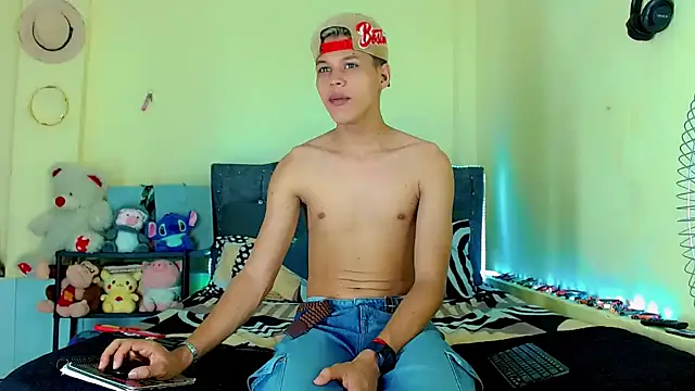 Liamscott  online show from April 20, 2026, 9:27 pm