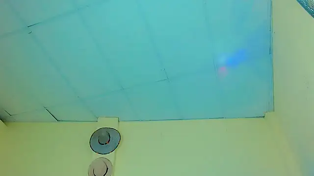 Liamscott  online show from April 21, 2026, 2:51 am