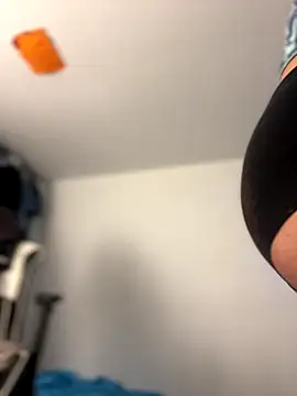 JulianaCastillo online show from October 17, 2025, 10:40 am