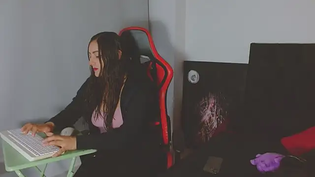 Noamartin  online show from March 15, 2026, 1:33 am