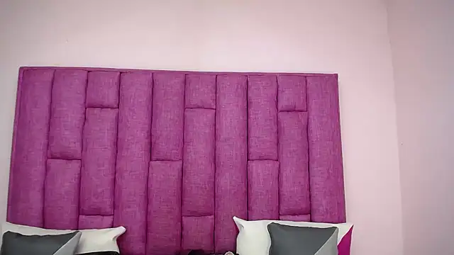 CrushOnMe  online show from October 19, 2025, 1:34 pm