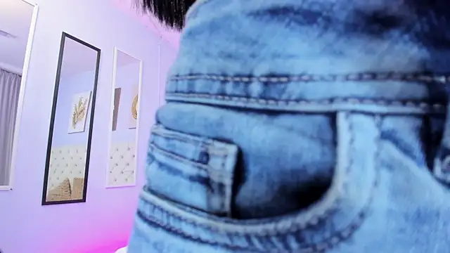 sarah cruzz  online show from December 10, 2024, 10:05 pm