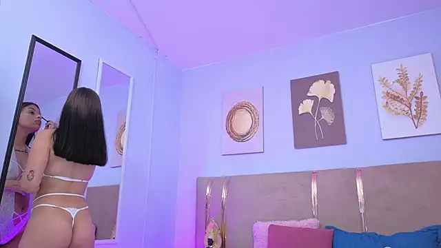 sarah cruzz  online show from November 22, 2025, 11:37 pm