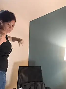 renegade vyxxen online show from April 25, 2026, 12:24 am