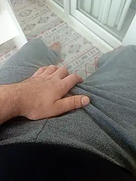 Lion323221 online show from April 13, 2026, 10:54 am