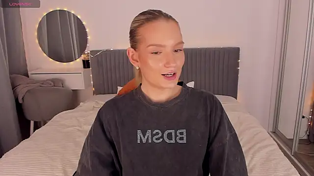 CassieRayss online show from April 23, 2026, 2:41 pm