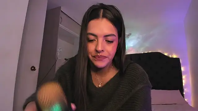 martina duque  online show from February 2, 2026, 11:25 pm