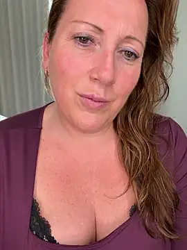 xsexycurvymilf online show from March 4, 2026, 3:18 pm