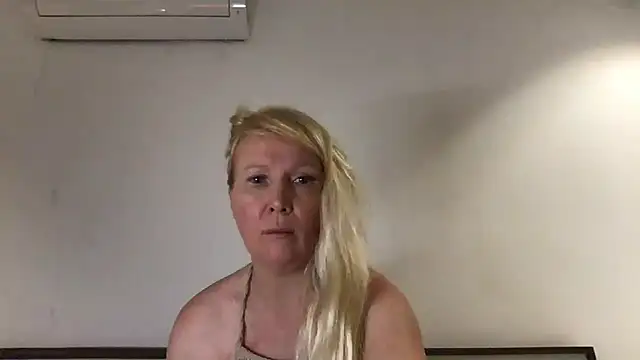 EmmaInLove23 online show from February 22, 2025, 2:28 am