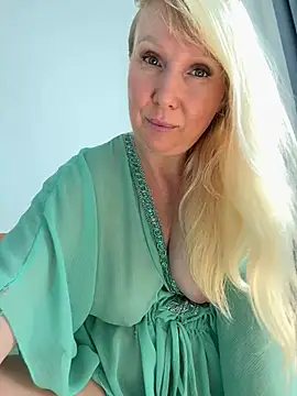 EmmaInLove23 online show from February 27, 2026, 2:33 am