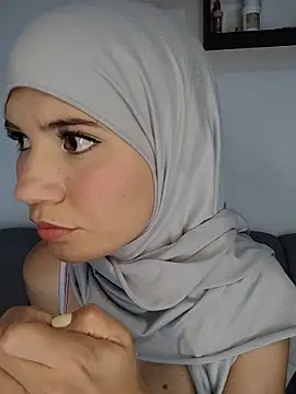 Snapshot of hanaa_18 chatting on June 19, 2026, 7:06 pm hanaa 18 online show from June 19, 2026, 7:06 pm
