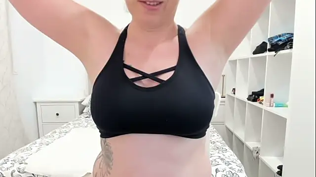 emmita69  online show from November 13, 2025, 5:17 am