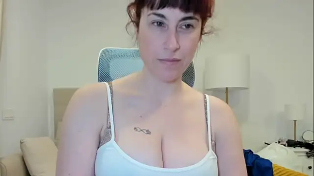 emmita69  online show from February 26, 2026, 2:21 am