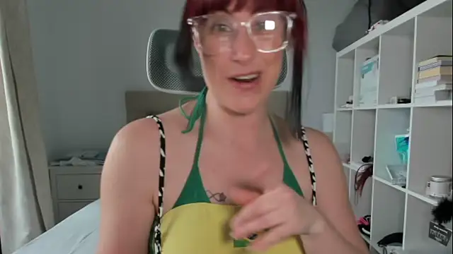 emmita69  online show from April 21, 2026, 5:50 pm