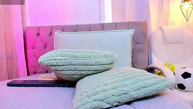 nikkita ubba online show from December 4, 2025, 8:17 pm