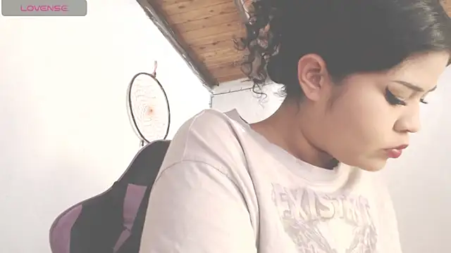 Amara18  online show from April 23, 2026, 7:27 pm